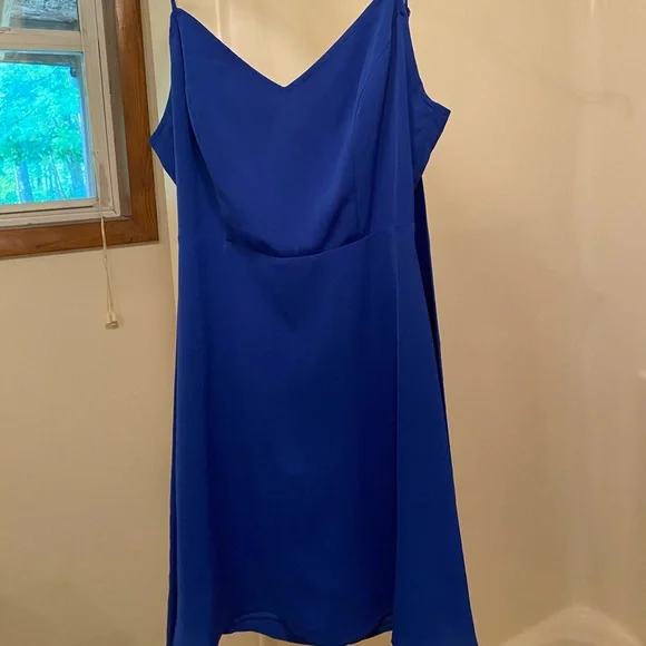 Open Tie Back LuLus Dress - Picture 2 of 4